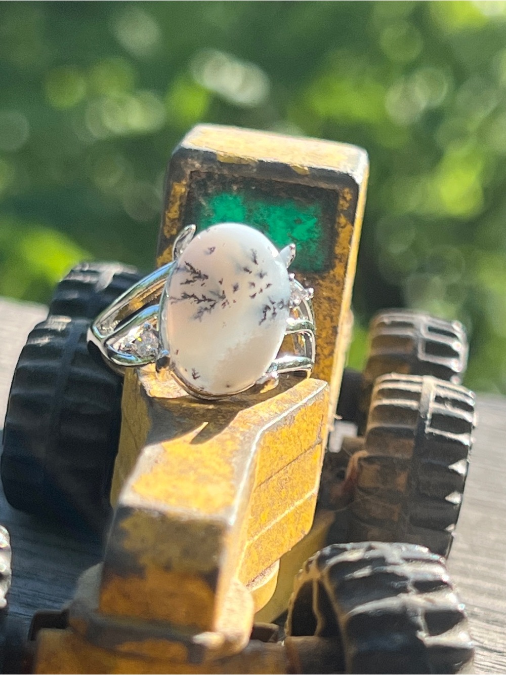 Dendritic Opal 6.3 ct set in Silver Tone Ring - Picture 3 of 3